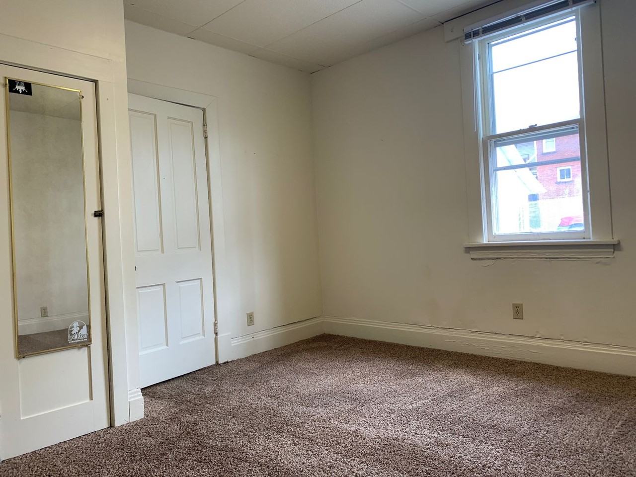 353 Green St - Photo 5 of 10
