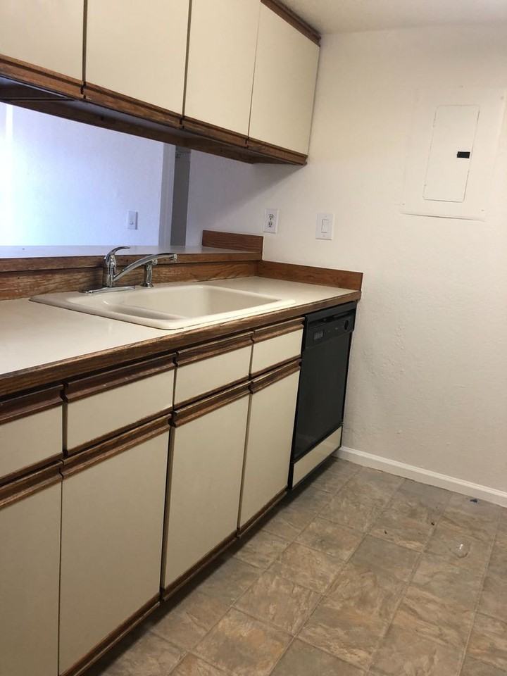 6385 Oak St #201 - Photo 6 of 11