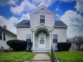 featured image of 555 Woodsdale Ave