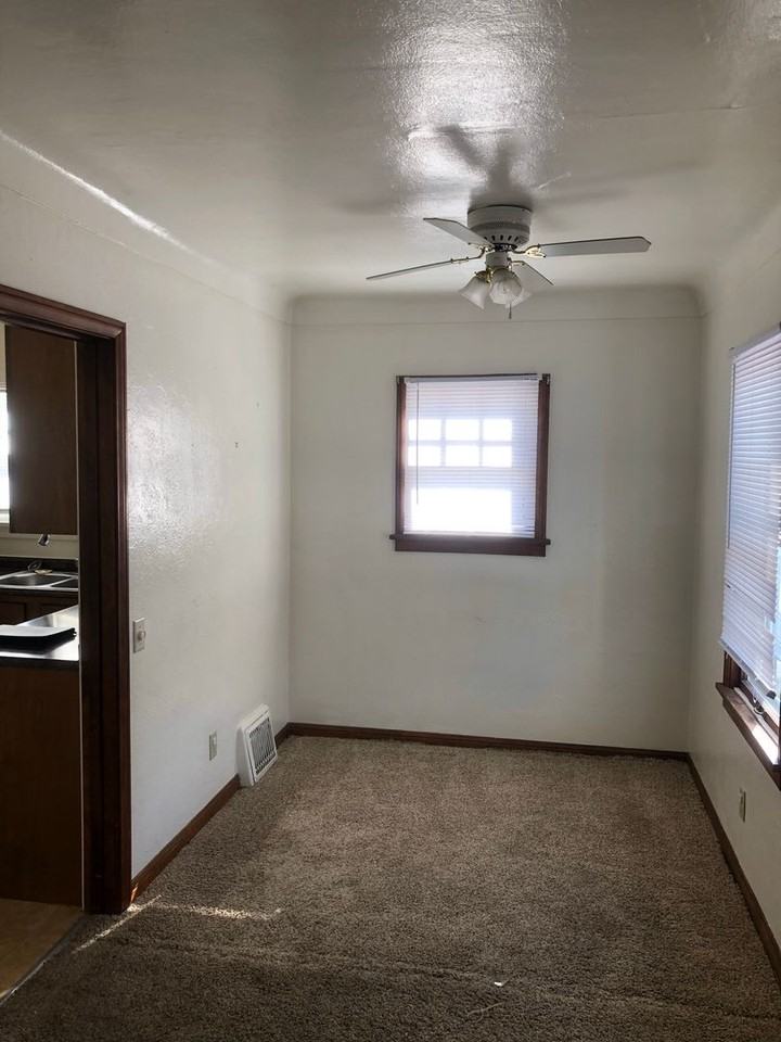 555 Woodsdale Ave - Photo 2 of 23