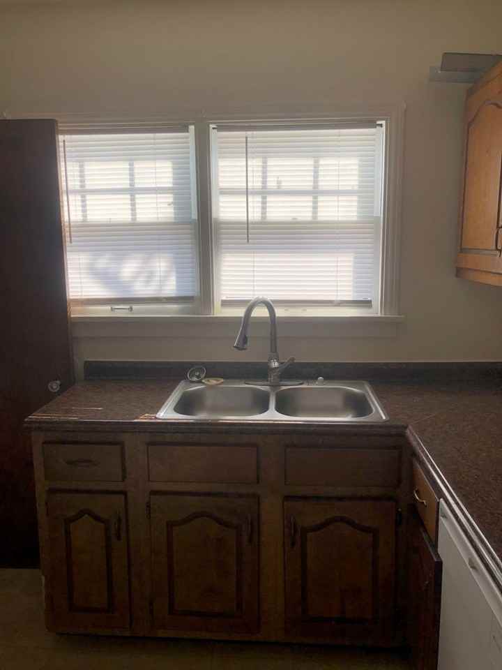 555 Woodsdale Ave - Photo 4 of 23