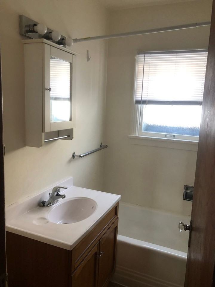 555 Woodsdale Ave - Photo 7 of 23