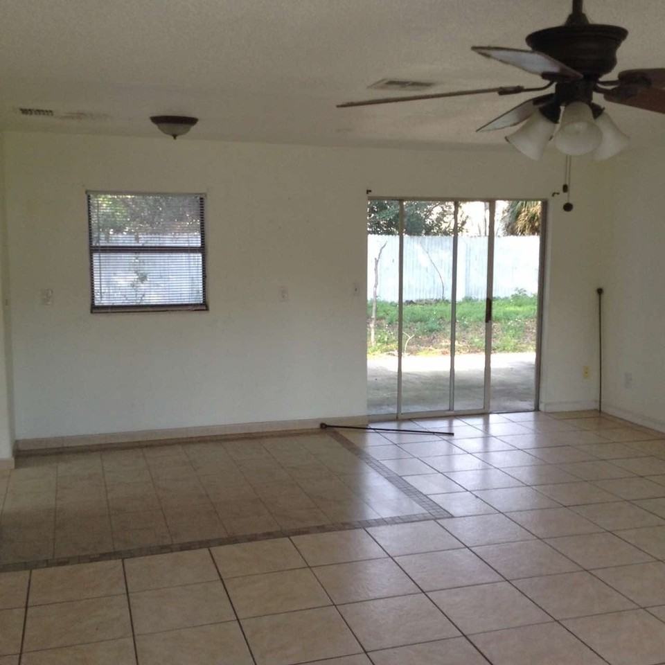 5425 Genoa Ln - Photo 4 of 19