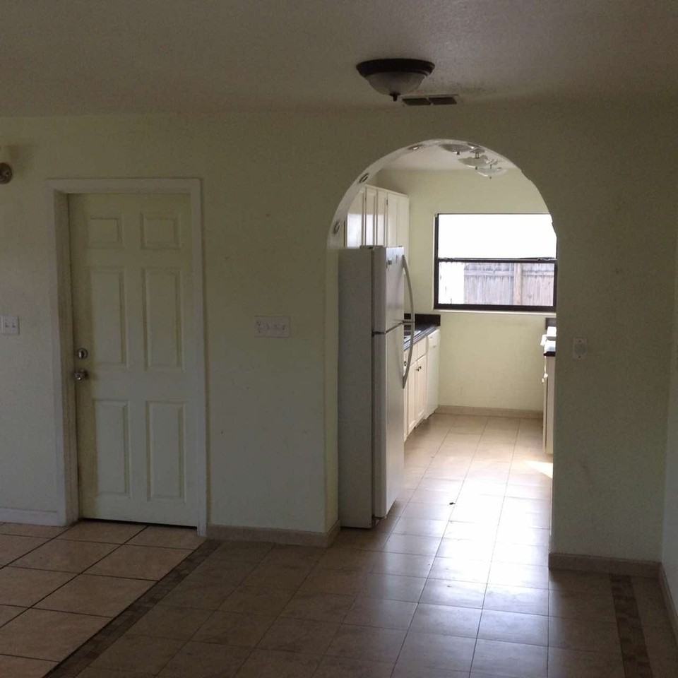 5425 Genoa Ln - Photo 5 of 19