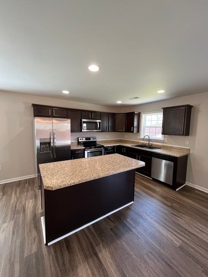 311 Glenlea Ln - Photo 3 of 16