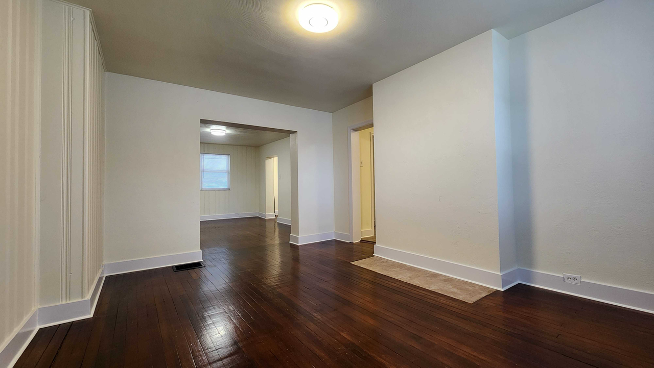 513 Margaret St - Photo 4 of 23