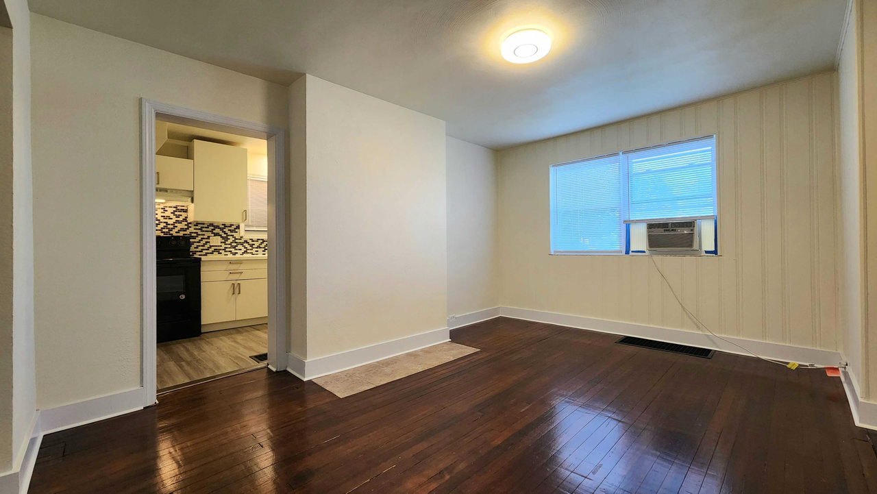 513 Margaret St - Photo 5 of 23