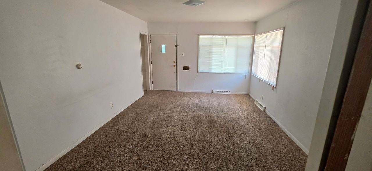 2524 N Elizabeth St - Photo 2 of 8