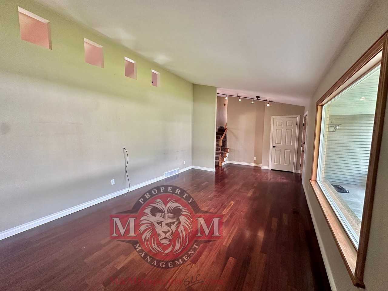 12128 S Woodridge Rd - Photo 4 of 50
