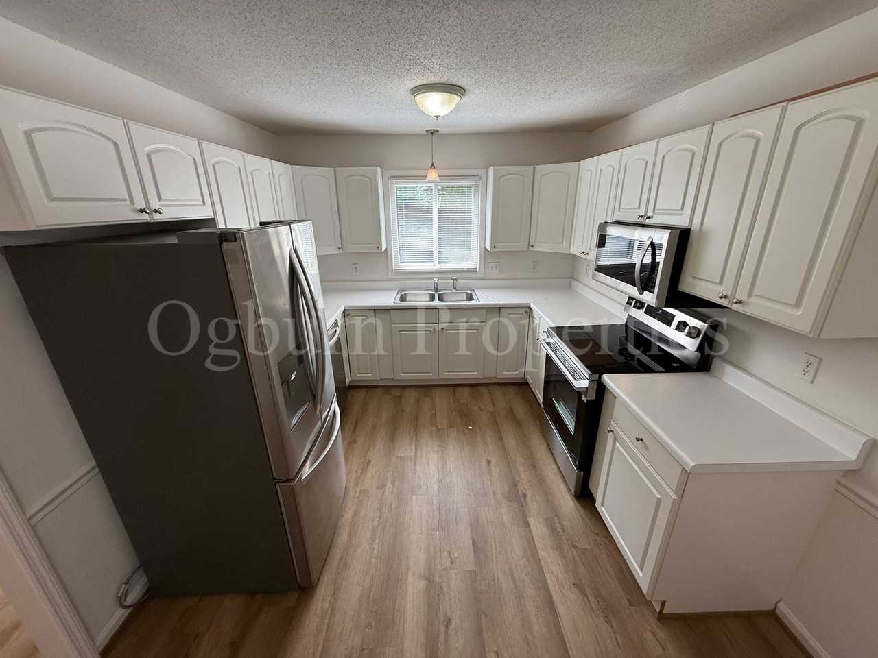 1905 Winding Ridge Rd - Photo 6 of 17