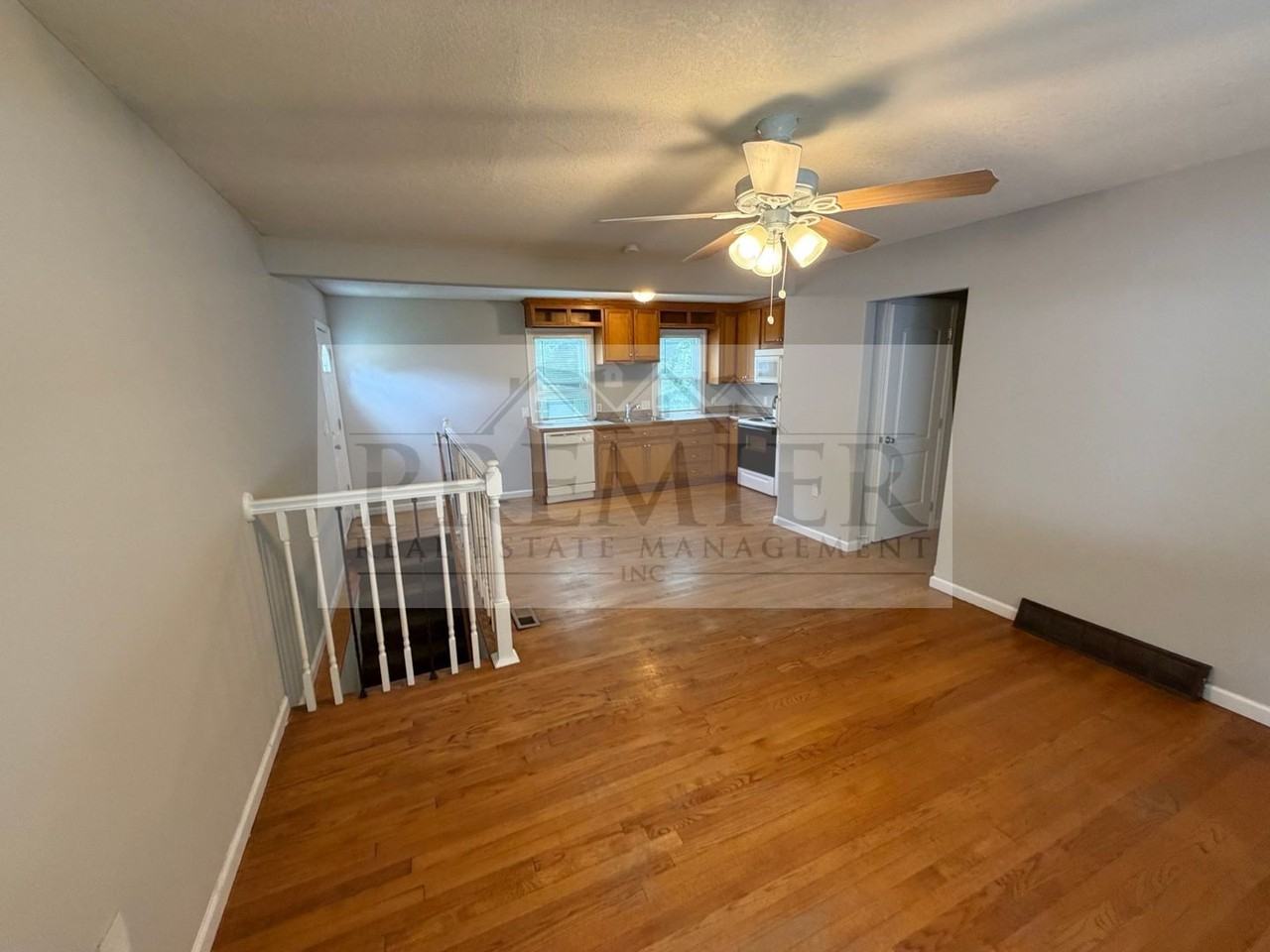 504 N Westwood Dr - Photo 3 of 22