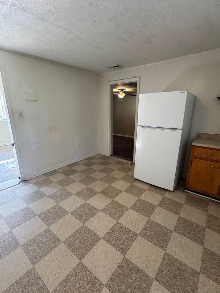 221 Remus Ln - Photo 5 of 12