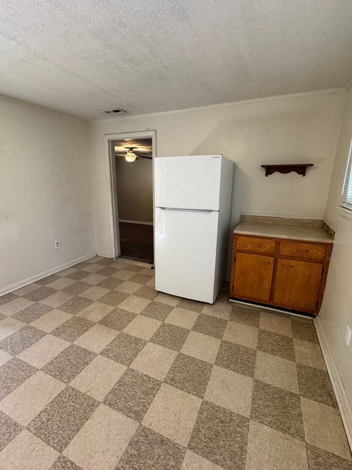 221 Remus Ln - Photo 6 of 12