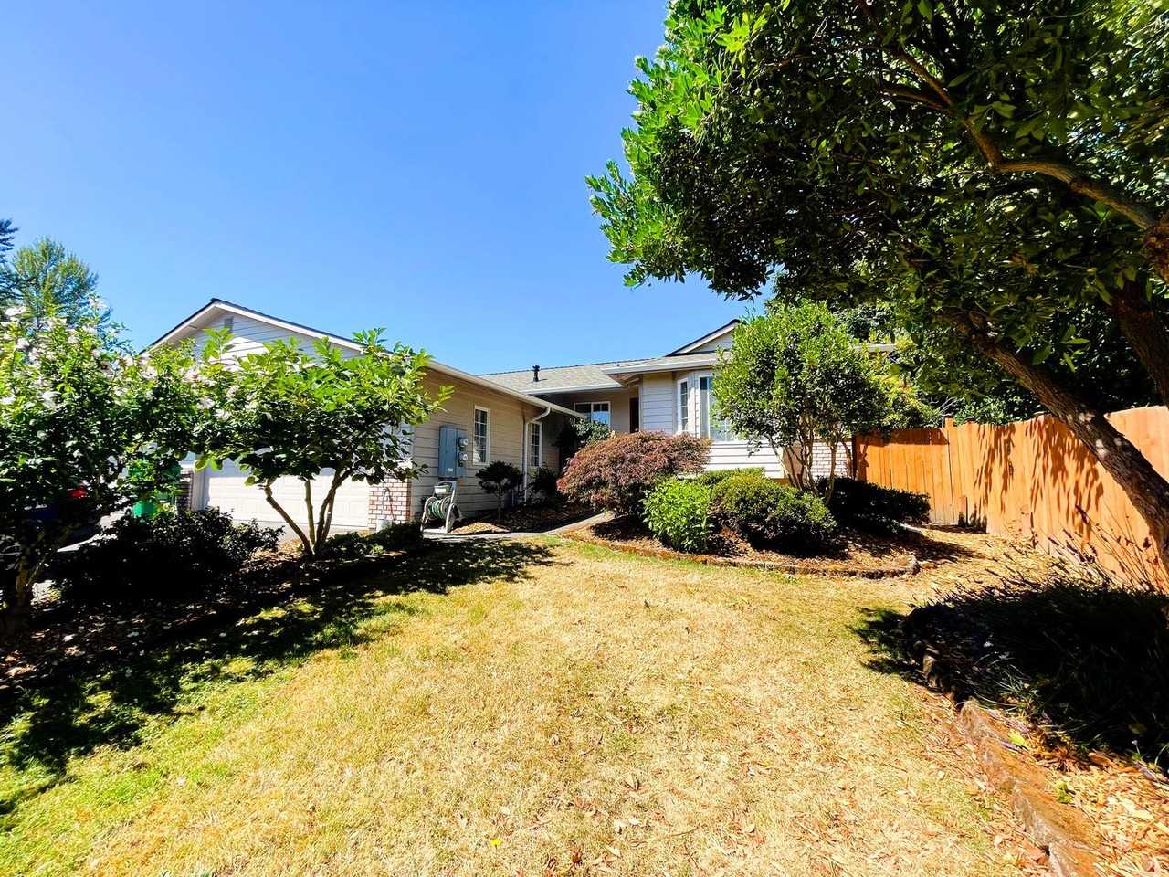 3022 Russell Way #B - Photo 2 of 14