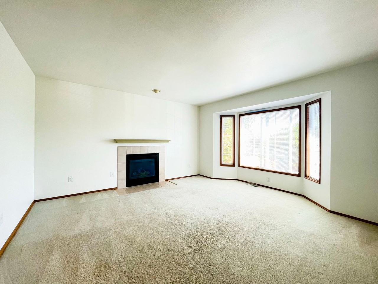 3022 Russell Way #B - Photo 3 of 14