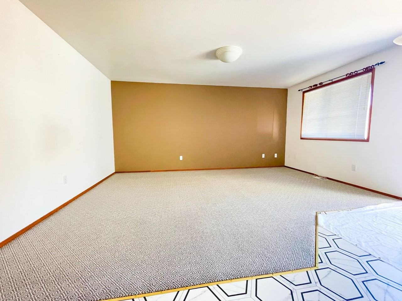 3022 Russell Way #B - Photo 4 of 14