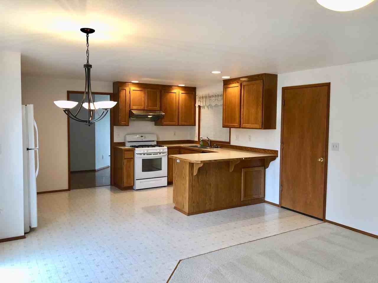3022 Russell Way #B - Photo 5 of 14