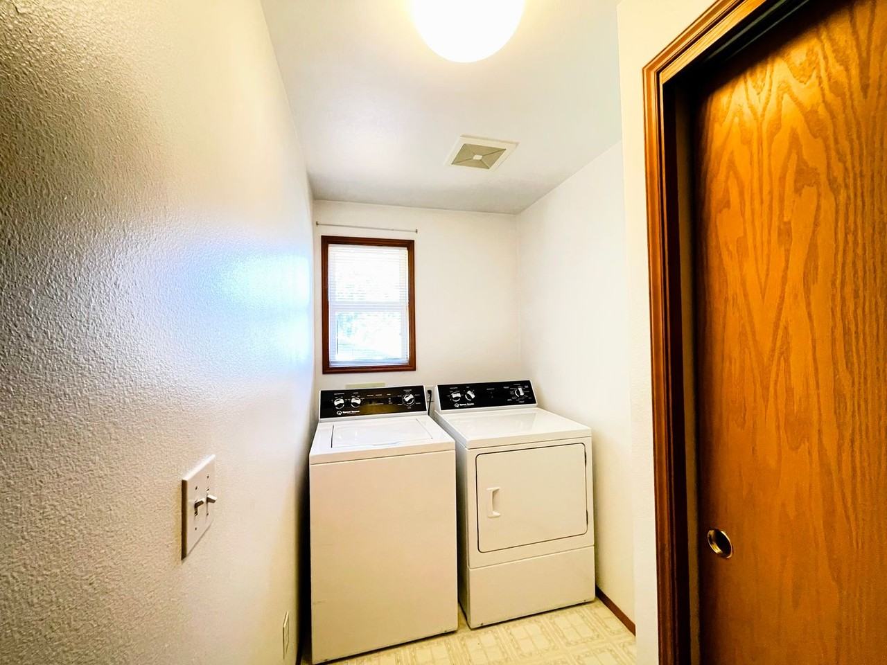 3022 Russell Way #B - Photo 6 of 14