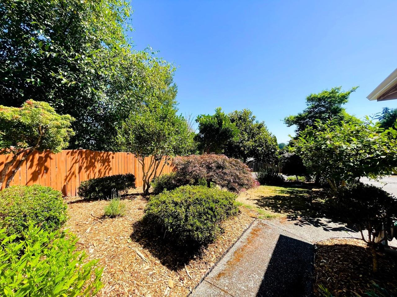 3022 Russell Way #B - Photo 3 of 18