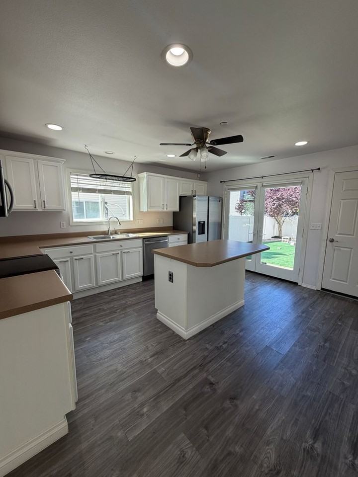 3091 Walker Rd - Photo 6 of 25