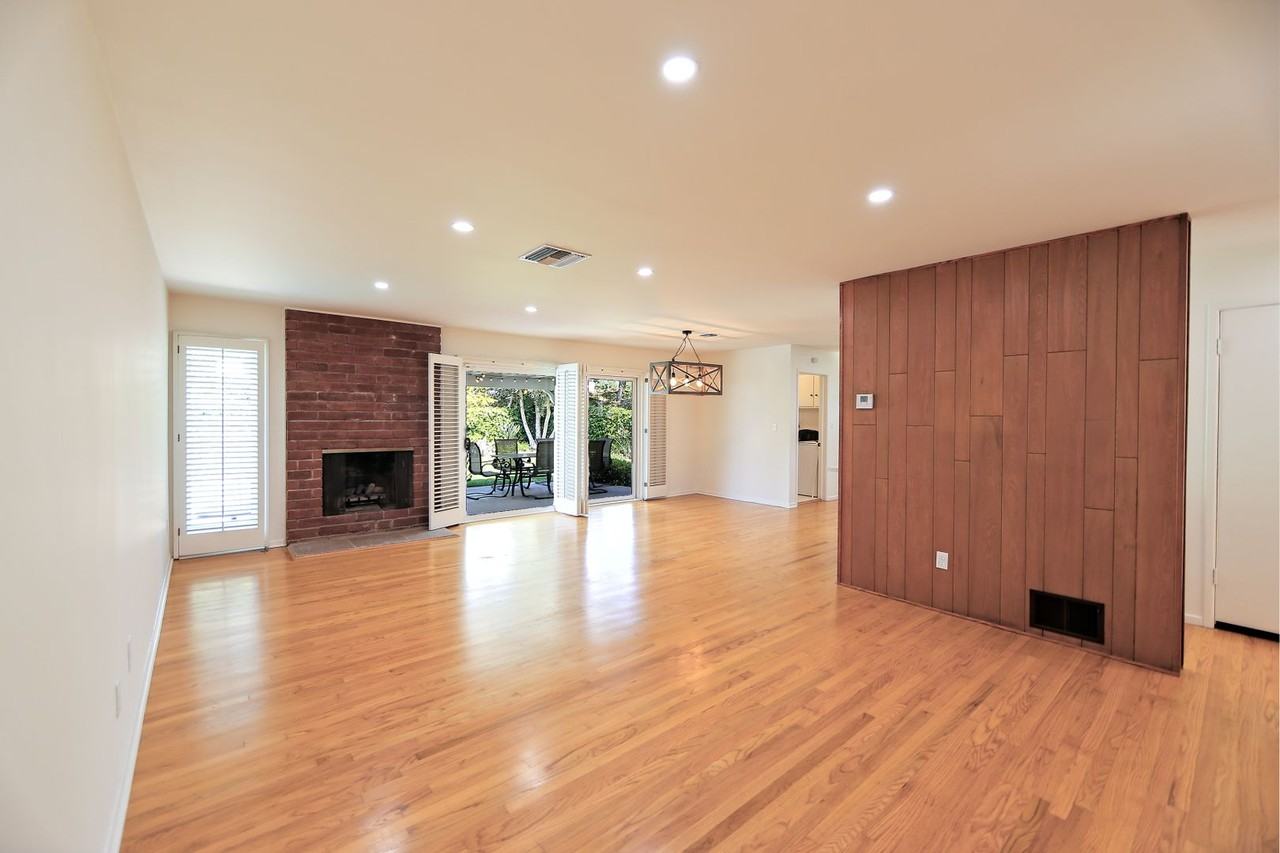 17135 Tiara St - Photo 3 of 14