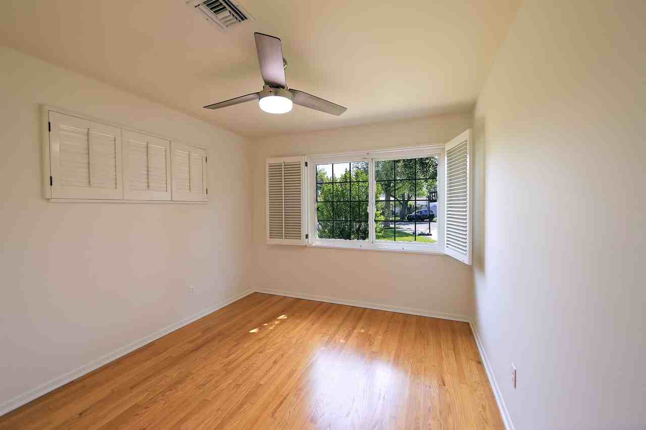 17135 Tiara St - Photo 6 of 14