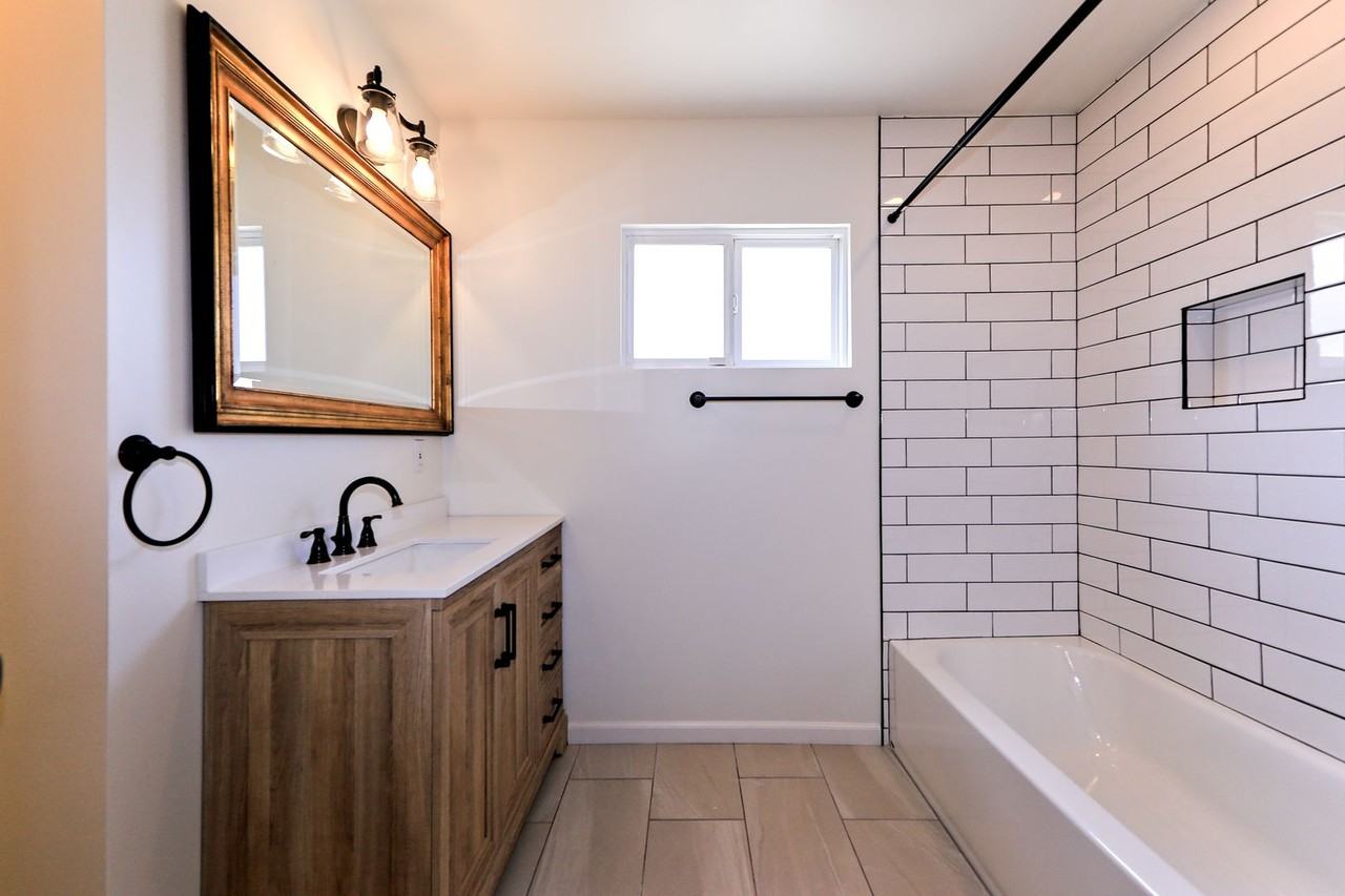 17135 Tiara St - Photo 7 of 14