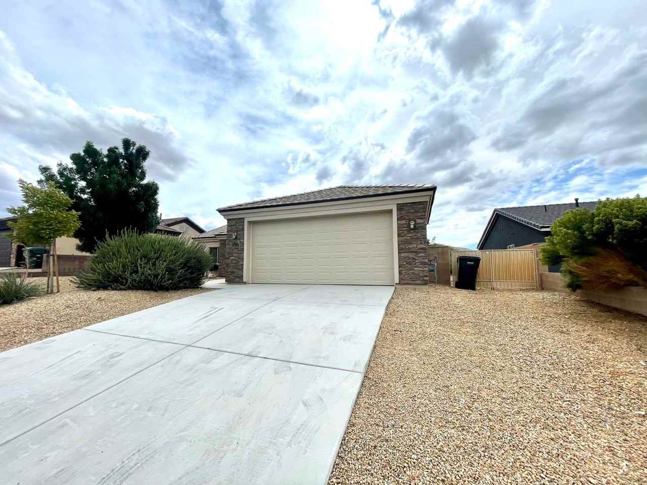 3276 Duvall Ave - Photo 2 of 37