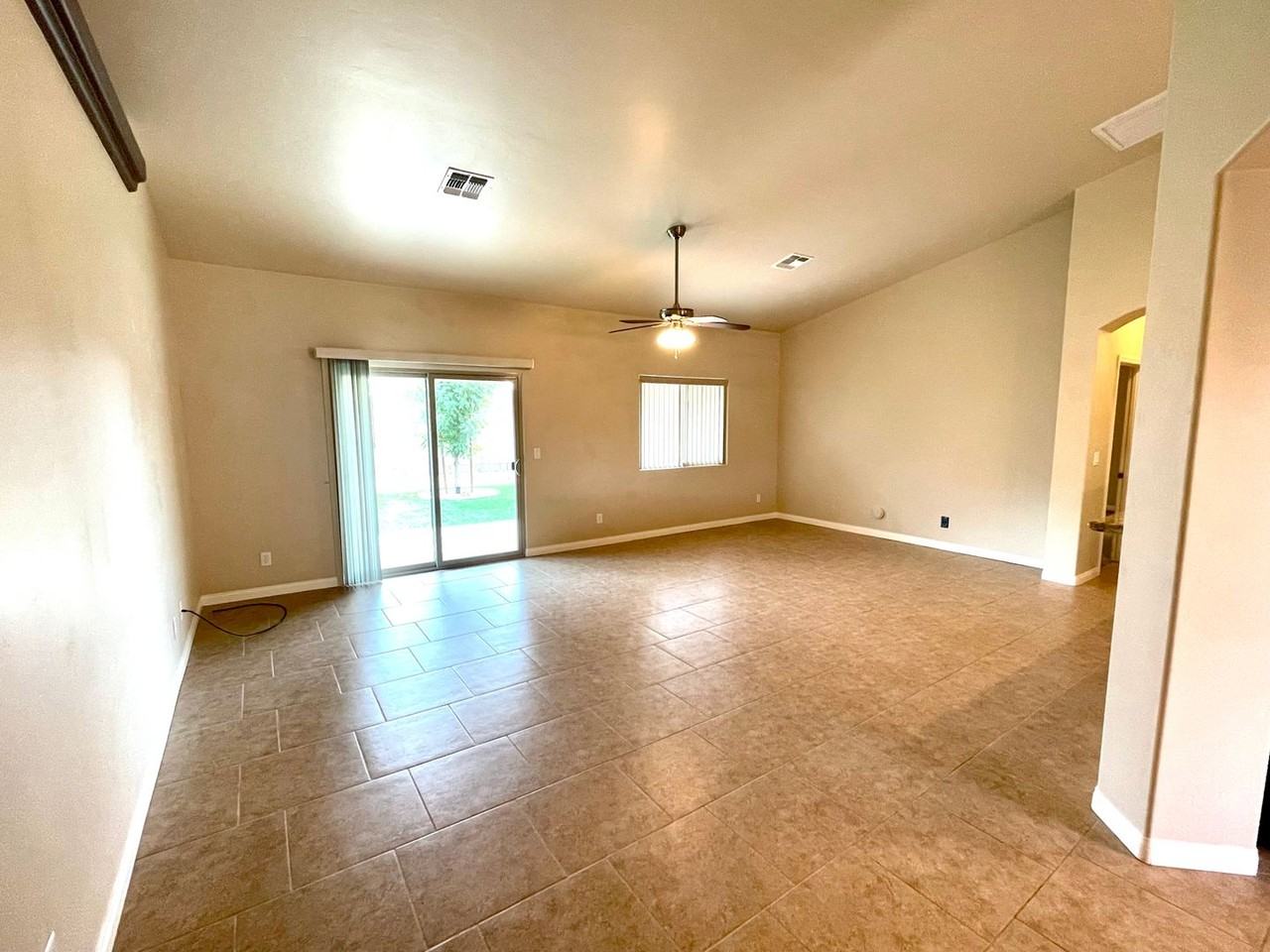 3276 Duvall Ave - Photo 4 of 37