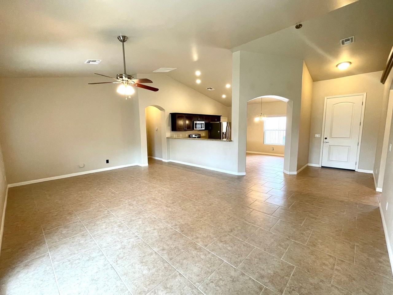 3276 Duvall Ave - Photo 5 of 37