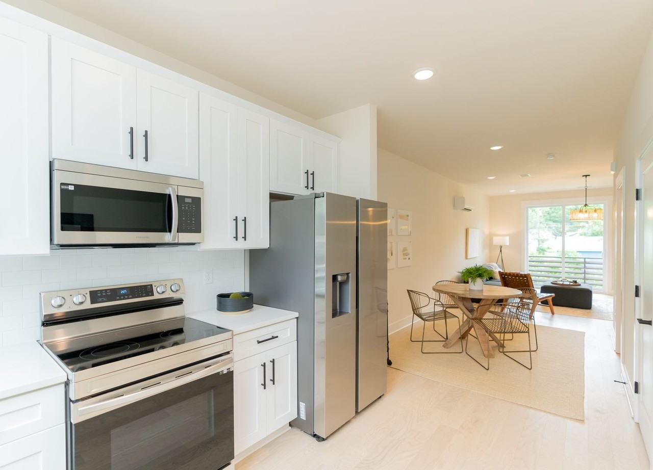 741 N Market St - Photo 4 of 37
