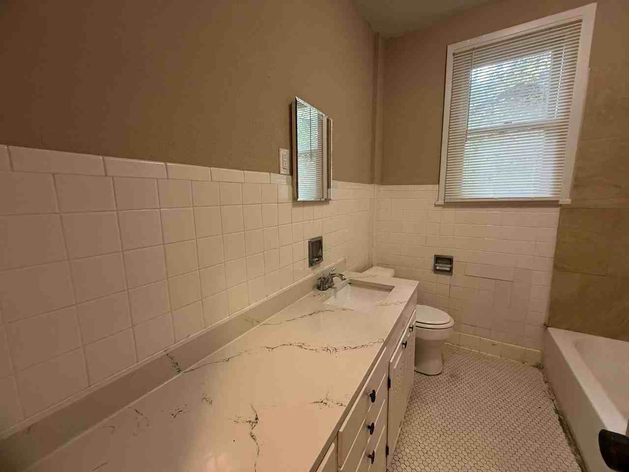 1402 E Highland Blvd - Photo 3 of 13