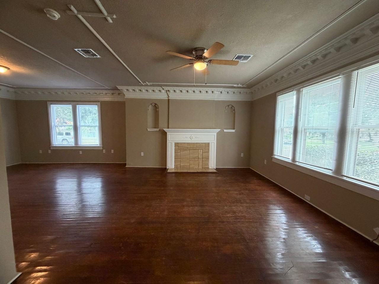 1402 E Highland Blvd - Photo 5 of 13