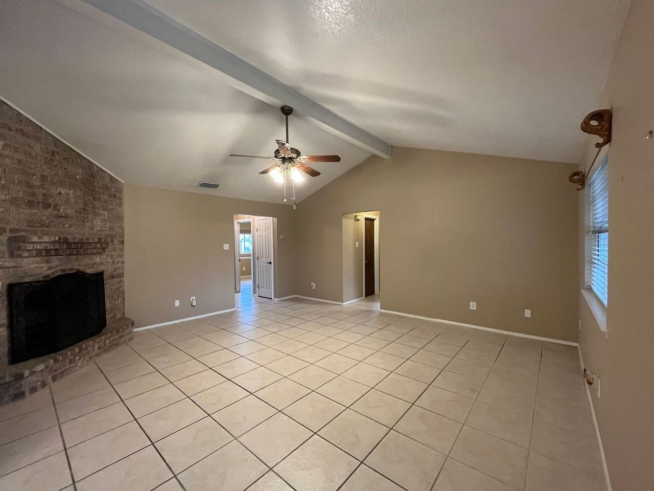 2118 2118 Meadowgrove Drive - MEADOWGROVE 2118 - Photo 4 of 24