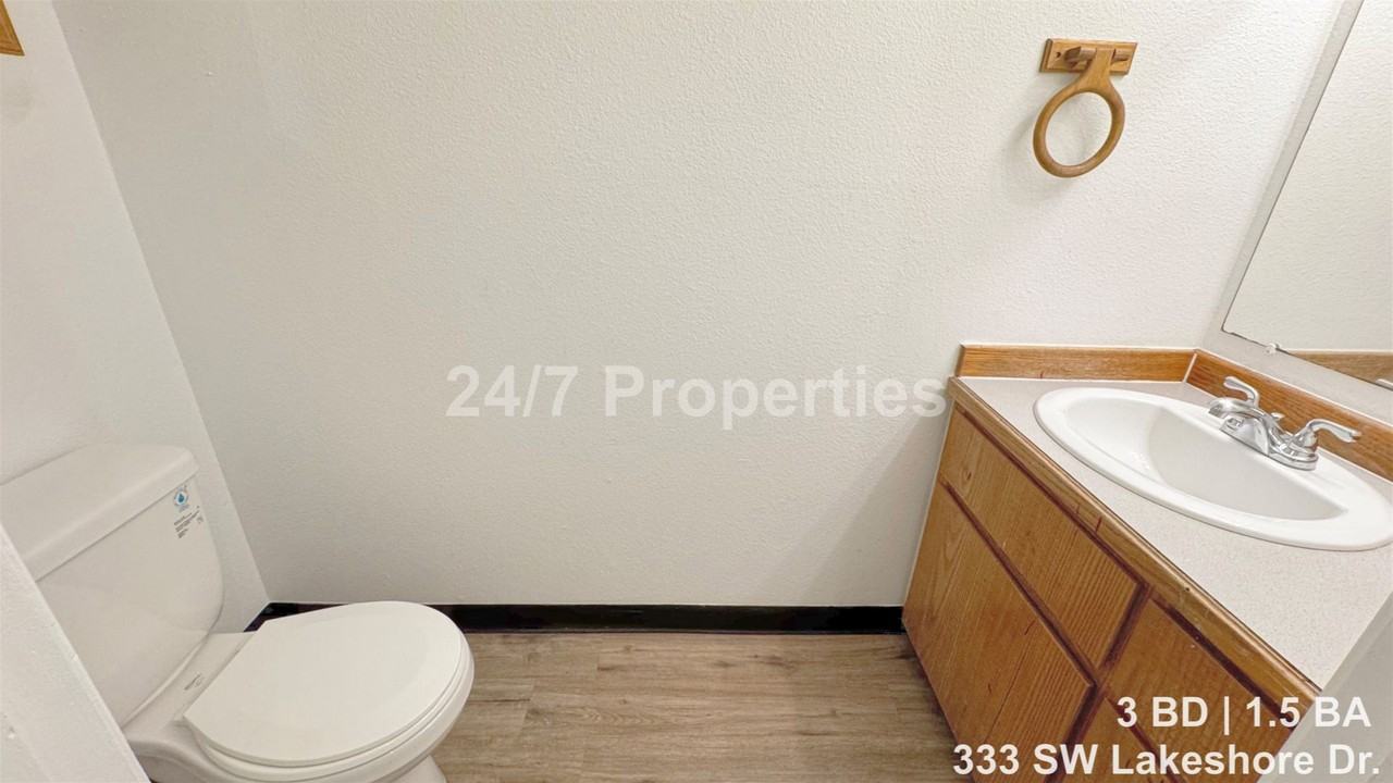 333 Sw Lakeshore Dr - Photo 5 of 12