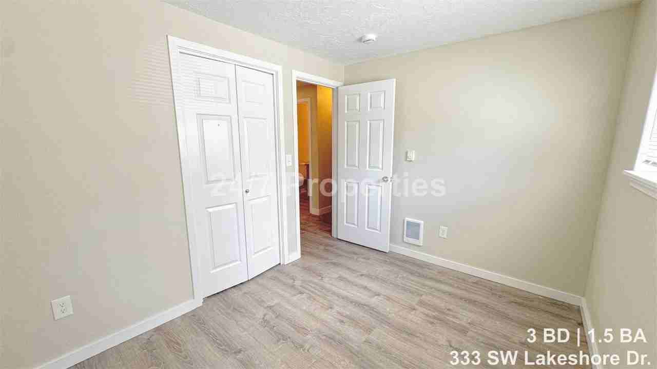333 Sw Lakeshore Dr - Photo 7 of 12