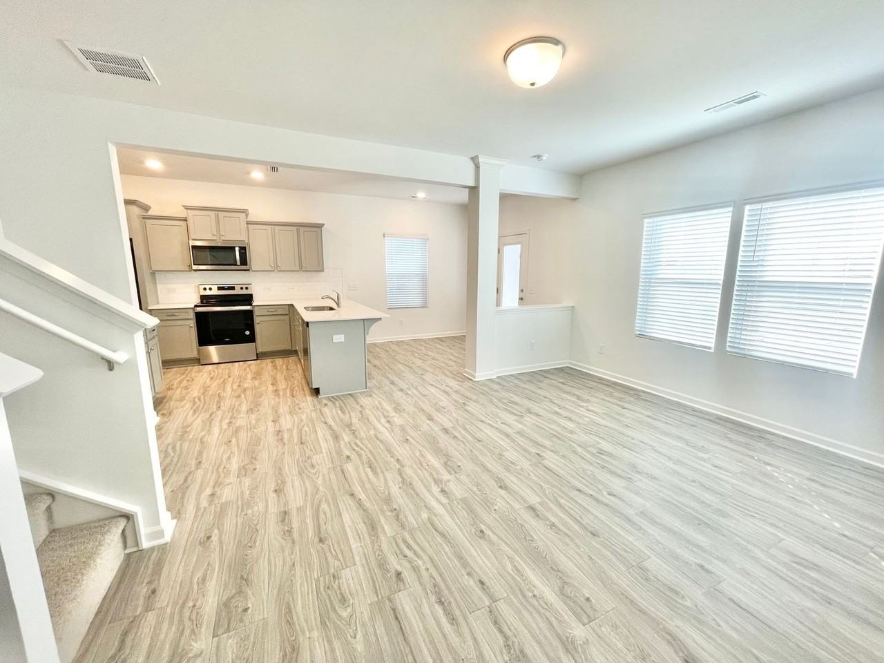 338 Pearl St - Photo 3 of 15