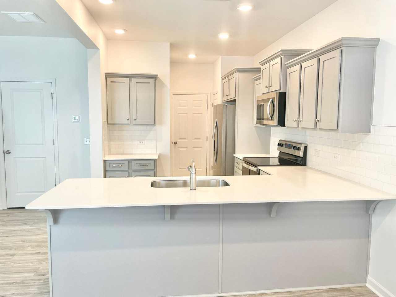 338 Pearl St - Photo 5 of 15