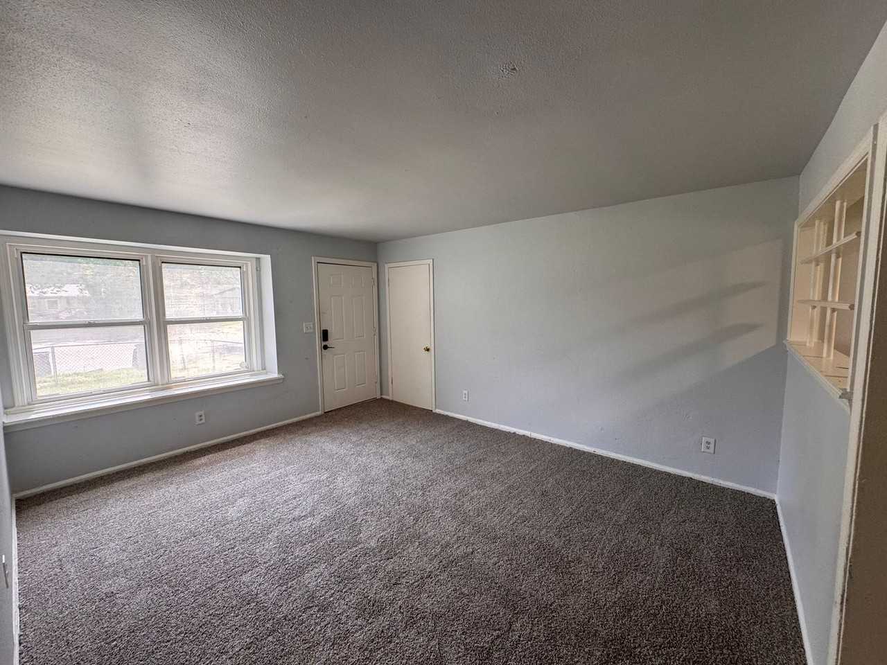 335 W 61st Pl N - Photo 2 of 3