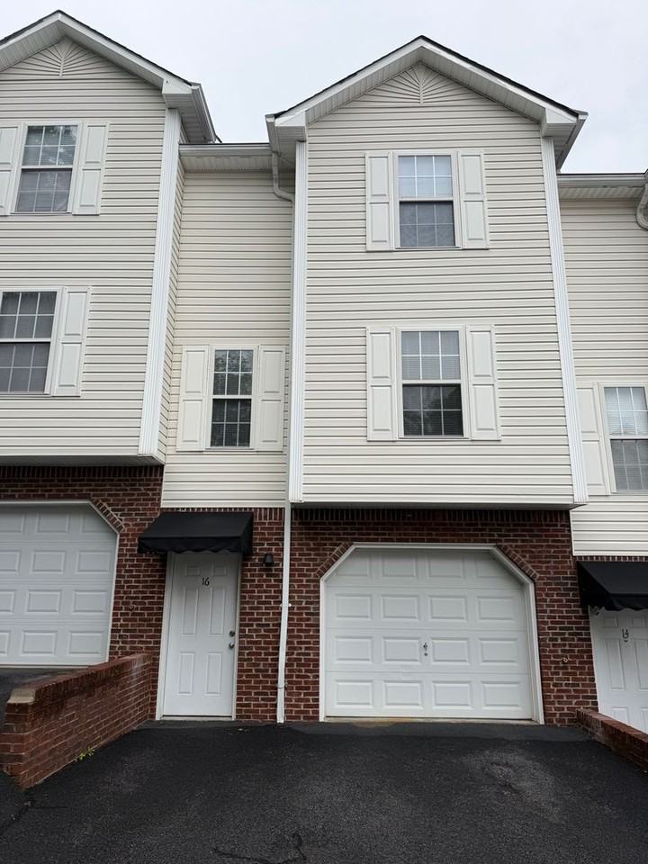 9 Ivy Ct