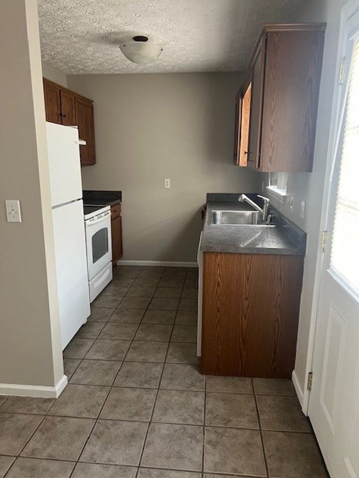 9 Ivy Ct - Photo 3 of 7