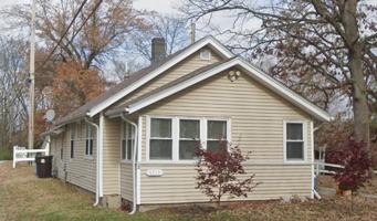 featured image of 1358 N Oak Dr