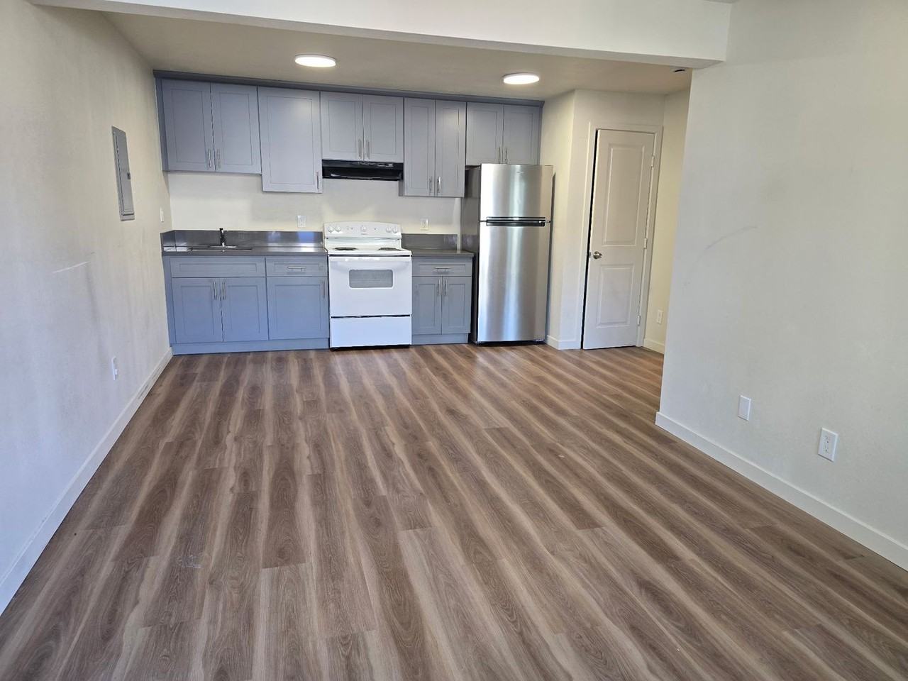 219 Armour Ave - Photo 4 of 4
