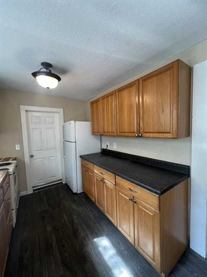 700 W 3rd Ave - Photo 7 of 15