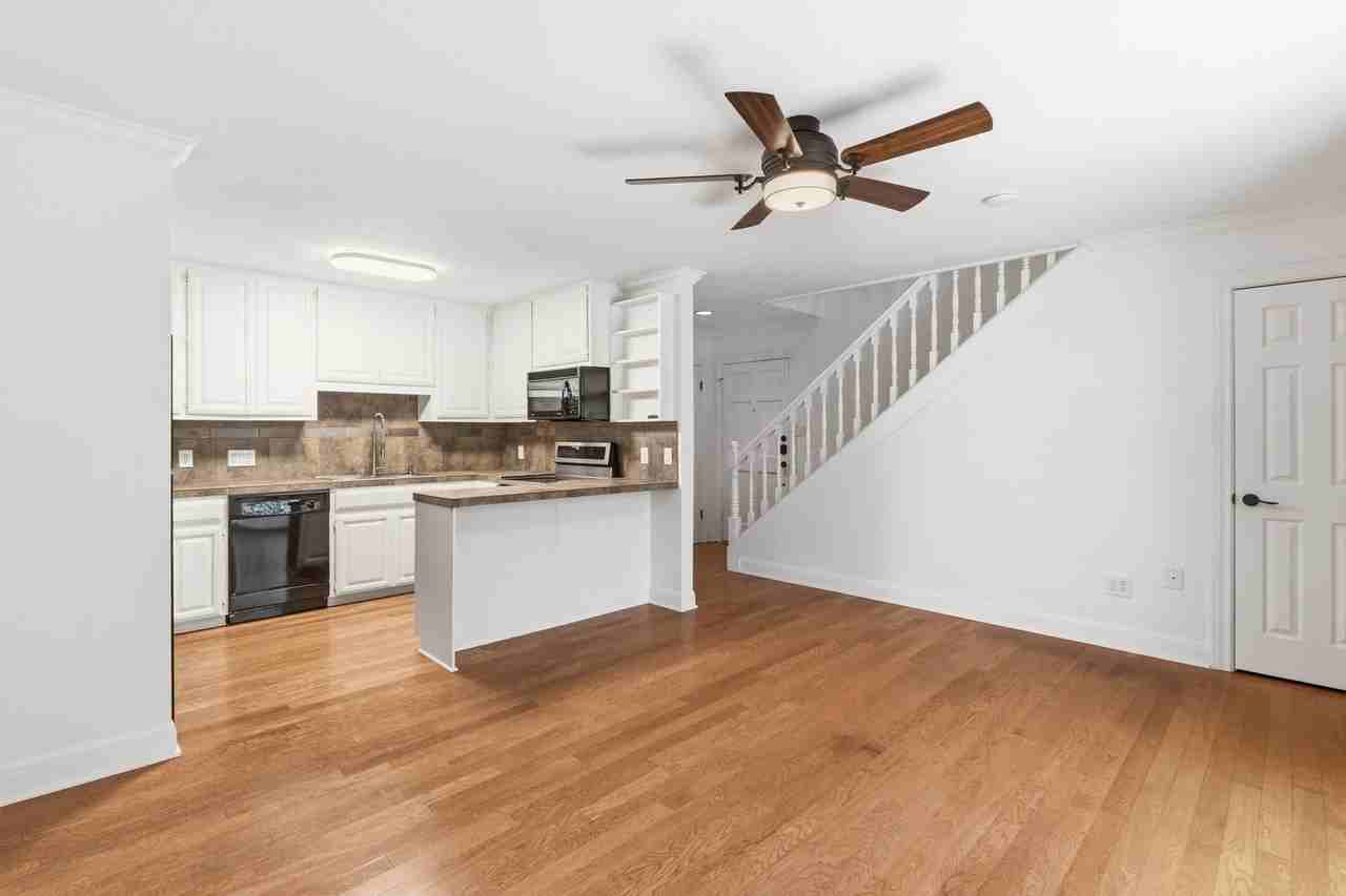 2500 Steck Ave #7 - Photo 3 of 20