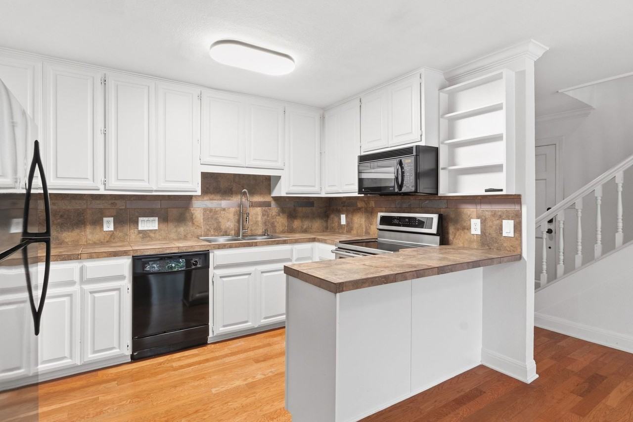 2500 Steck Ave #7 - Photo 4 of 20