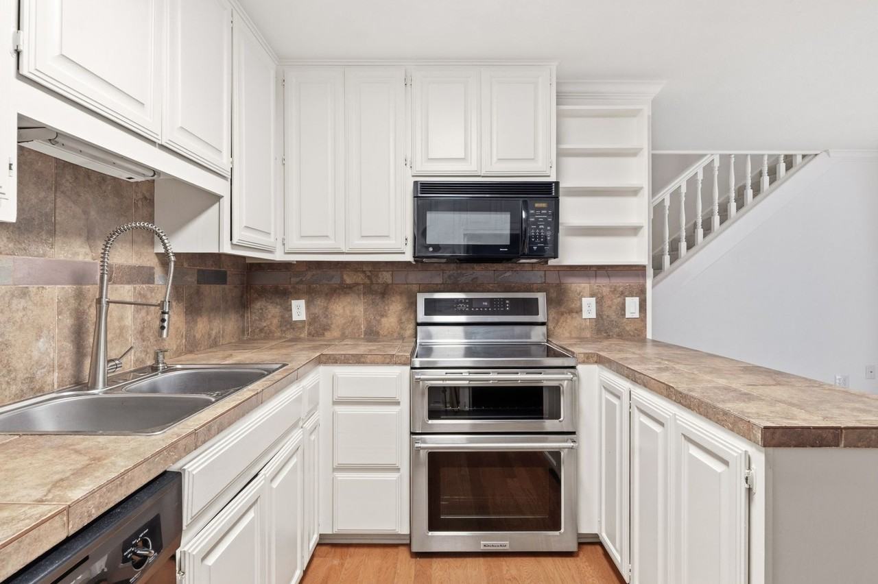 2500 Steck Ave #7 - Photo 5 of 20