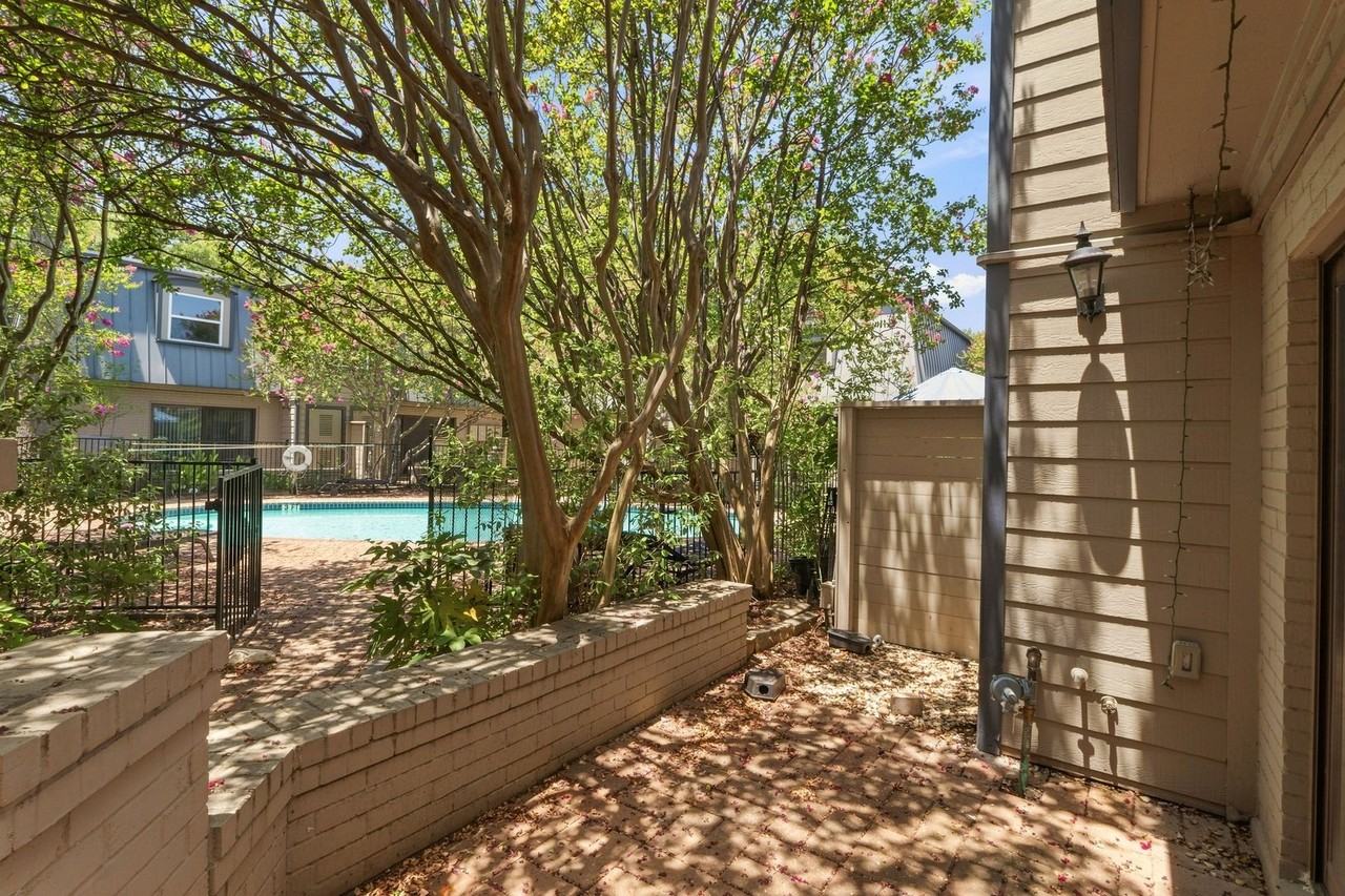 2500 Steck Ave #7 - Photo 7 of 20