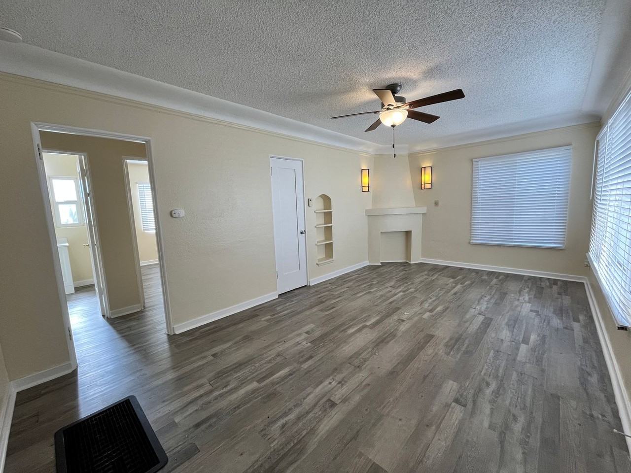 2522 Cedar Ave - Photo 2 of 19
