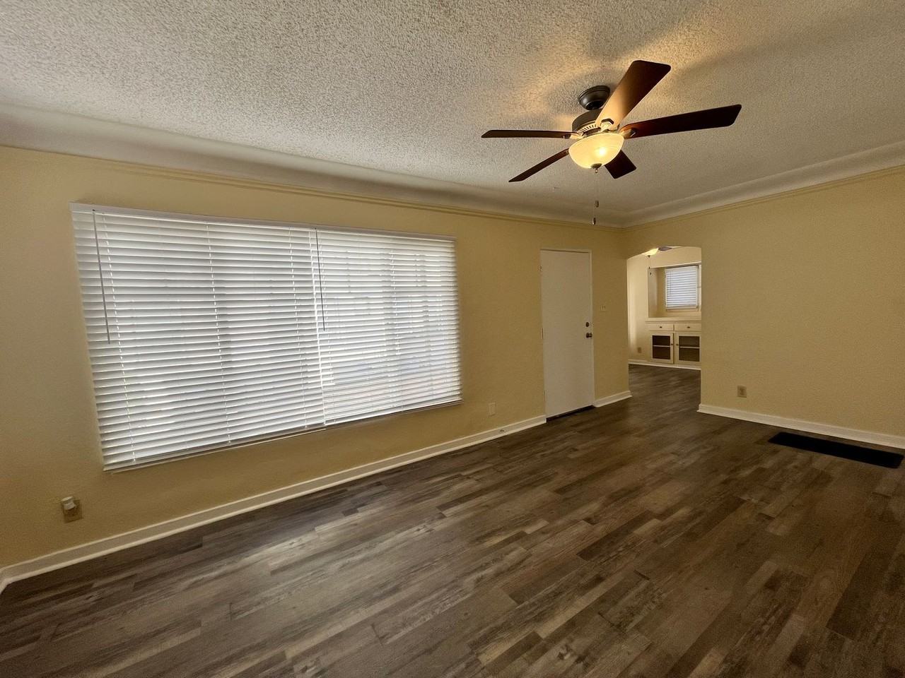 2522 Cedar Ave - Photo 4 of 19